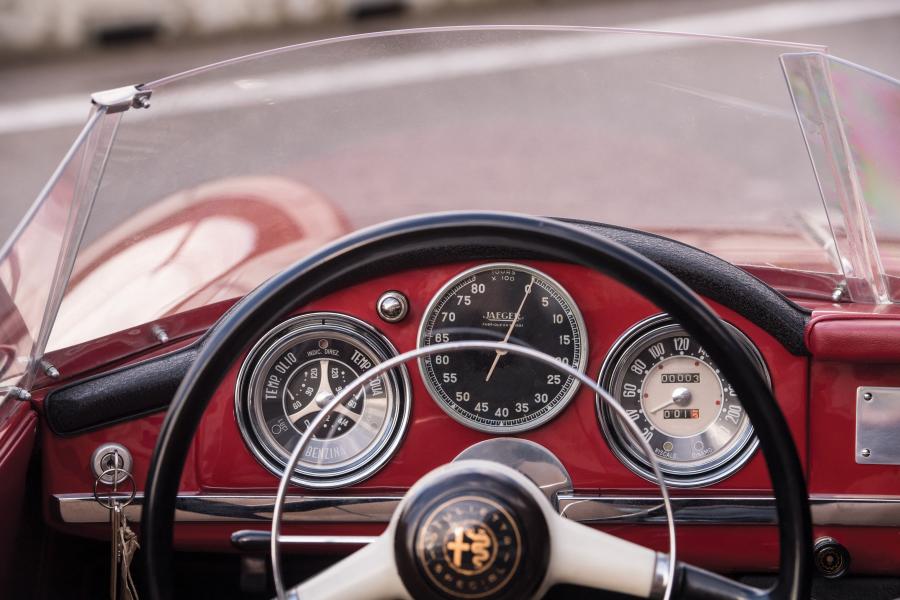 Панель приборов Alfa Romeo Giulietta Spider Veloce Competizione (750) 1956 года  (фото 33 из 38)
